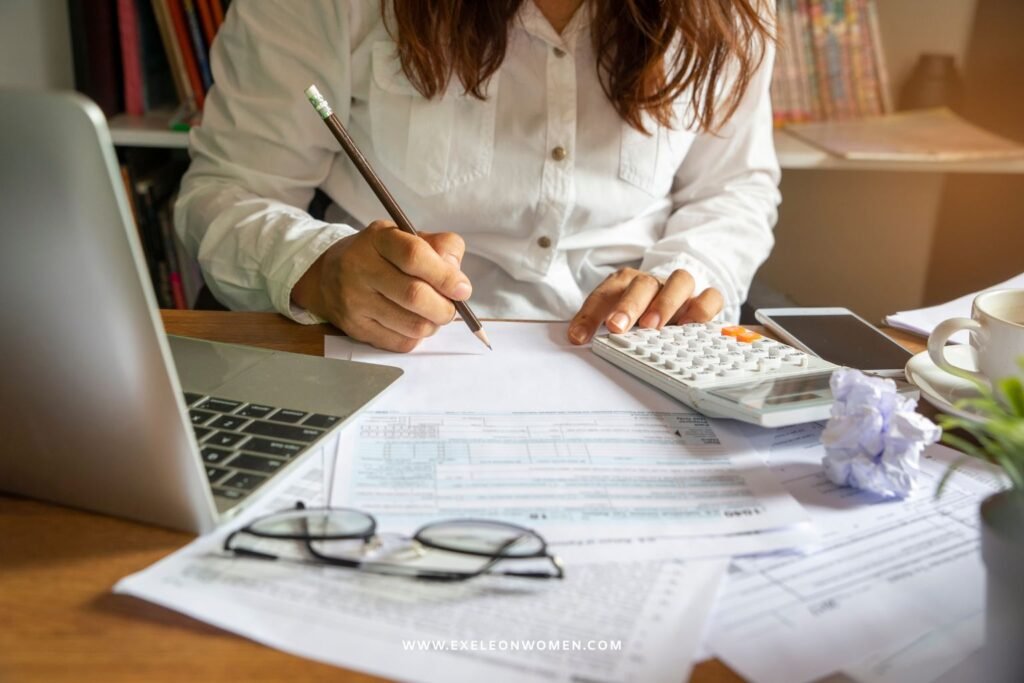 How to Make a Budget That Helps Women Save Money
